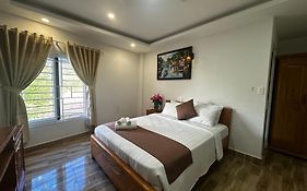 Holiday Hotel